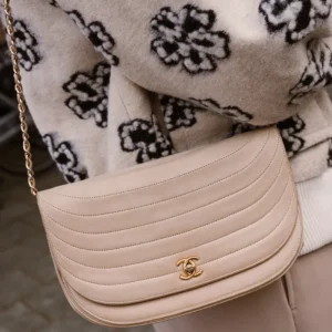 Chanel vintage half moon tas beige