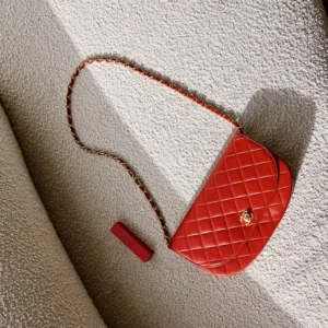 Chanel half moon crossbody bag rood