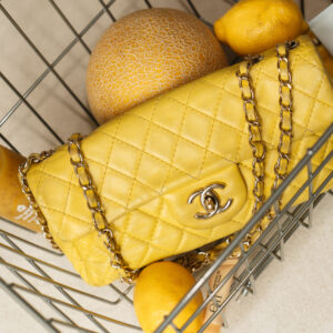 Chanel east west flap tas geel tas huren