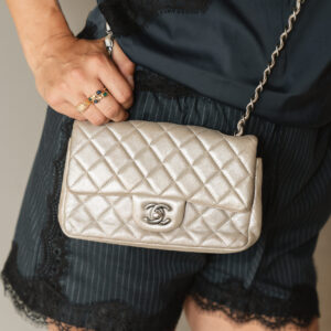 Chanel mini flap tas zilver huren bruiloft event