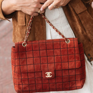 Chanel tas classic flap chocolate bar suede rood