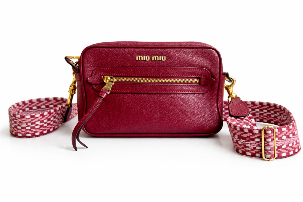 Miu miu crossbody camera tas bordeaux miu miu tas huren